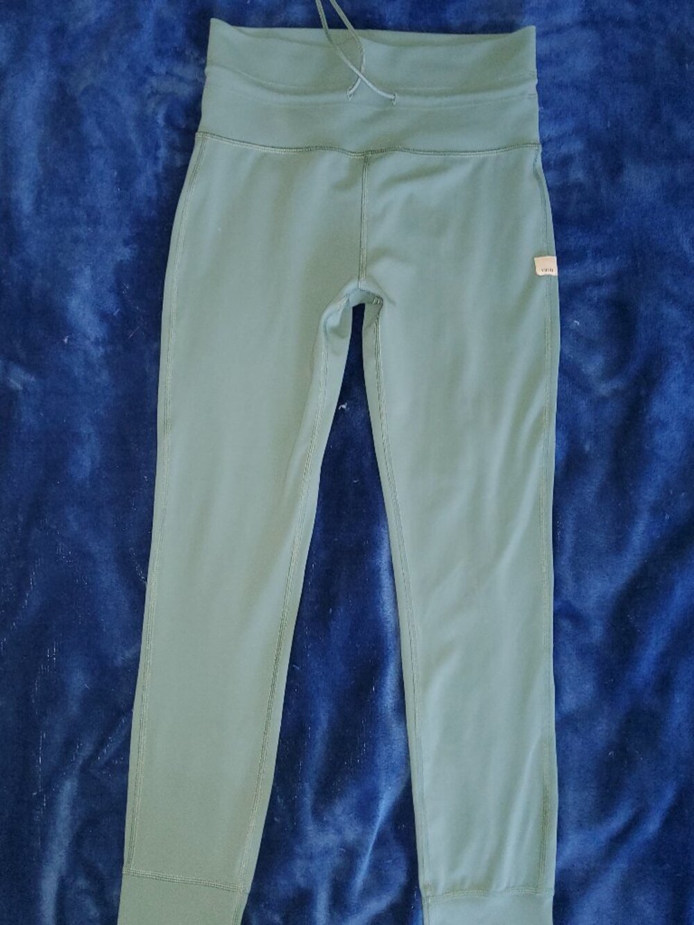 Vuori Daily Legging Sage Green High Rise Drawstring Cuffed Ankle Athletic Small